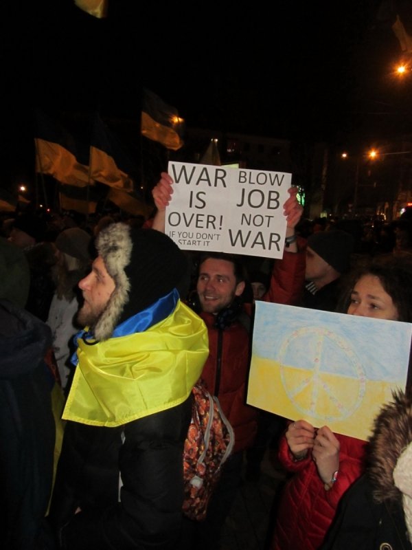 Антивоєнний мітинг у Донецьку. ФОТО. ВІДЕО