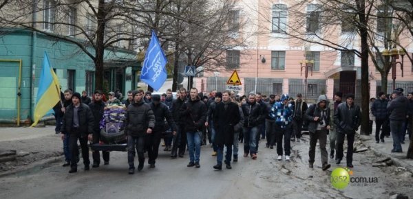 У Тернополі водії провели похорон коліс. ФОТО. ВІДЕО