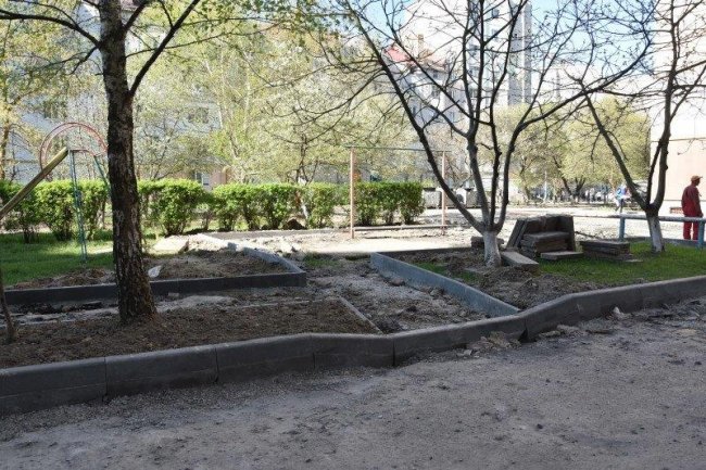 У Луцьку відновили ремонт доріг і дворів. ФОТО