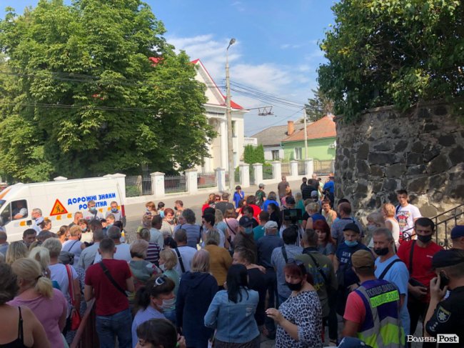 У Луцьку два дні тривають протести: мітингують біля міськради, мунварти і прокуратури. ФОТО