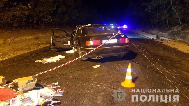 На Буковині зіткнулися бус та легковик: одна людина загинула, багато постраждалих. ФОТО