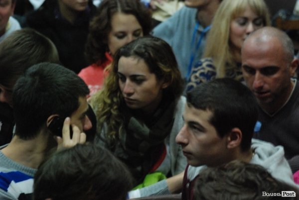 глядачі драми «Батько»