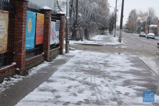 Мокрий і лапатий: на Волині - сніг. ФОТО