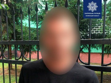 У Луцьку двоє грабіжників посеред вулиці зірвали з жінки золотий ланцюжок