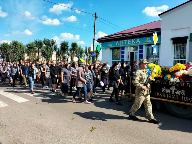 На Волині провели в останню дорогу 20-річного Героя Івана Перія