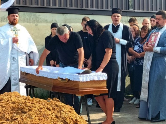 На Волині провели в останню дорогу 20-річного Героя Івана Перія