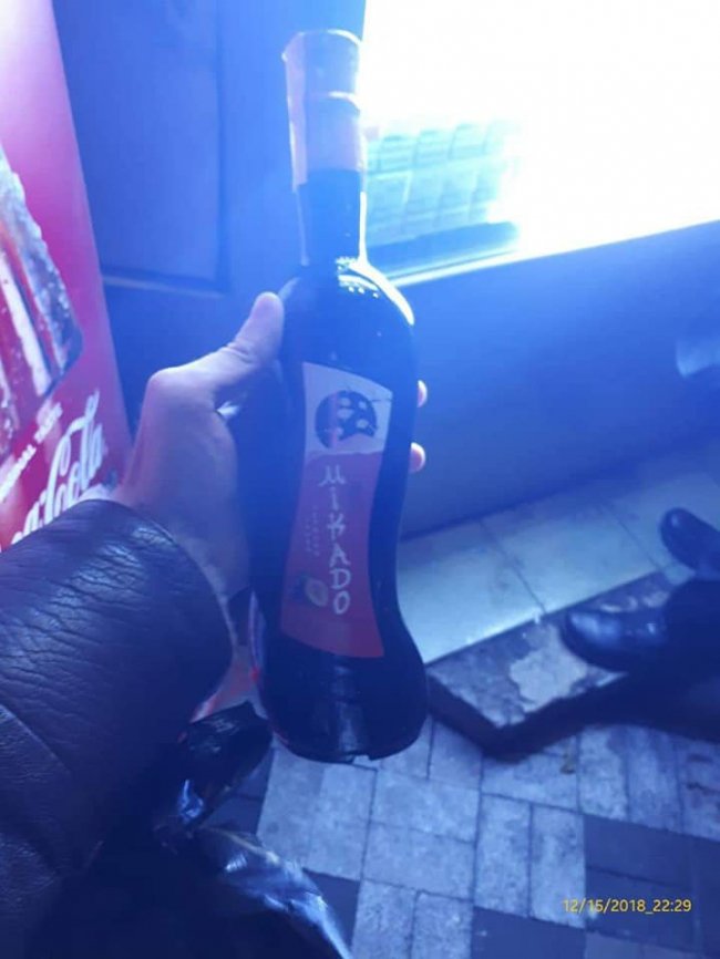 Муніципали покарали продавця магазину у Луцьку, яка торгувала алкоголем вночі. ФОТО