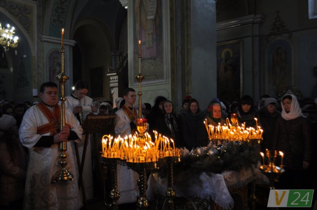 Під музику оркестру, з фотозоною та співами: як у Жидичині святкували Водохреще. ФОТО