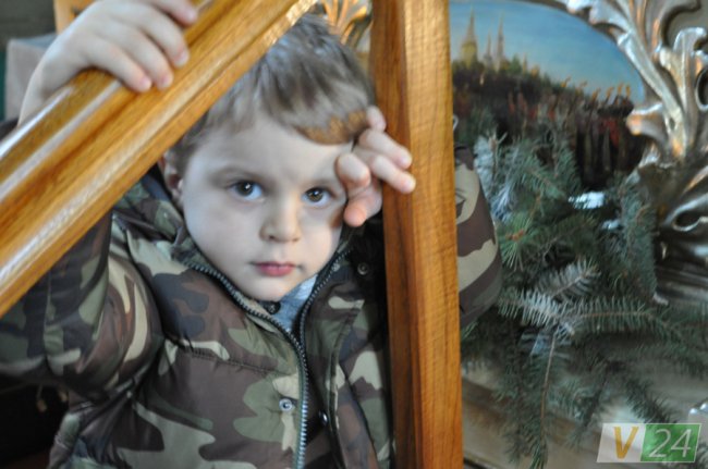 Під музику оркестру, з фотозоною та співами: як у Жидичині святкували Водохреще. ФОТО