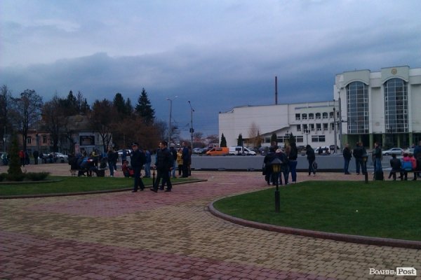 Учасникам «футбольного» пікету у Луцьку платили гроші. ФОТО. ВІДЕО