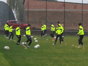 Шість днів тренуються, а на сьомий грають: розповіли про єдину жіночу футбольну команду на Волині