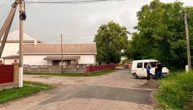 На Буковині мікроавтобус збив двох дітей. ФОТО