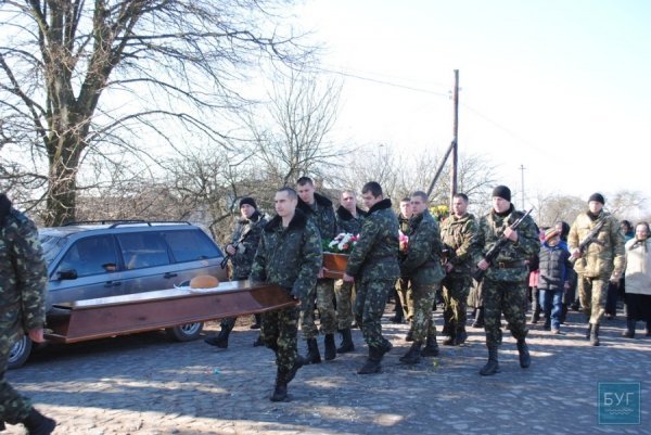 На Волині попрощалися із загиблим бійцем. ФОТО