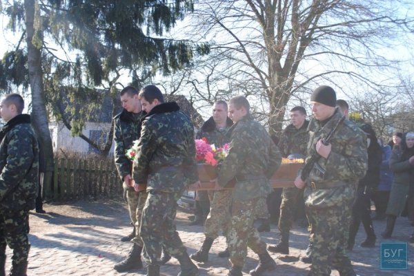 На Волині попрощалися із загиблим бійцем. ФОТО