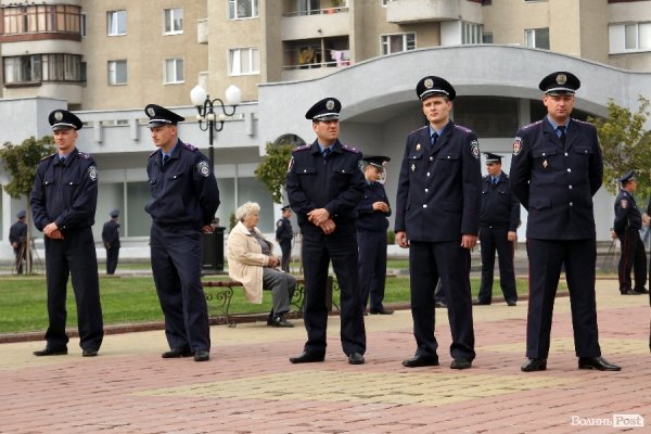 Як опозиція мітингує під Волинською ОДА. ФОТО
