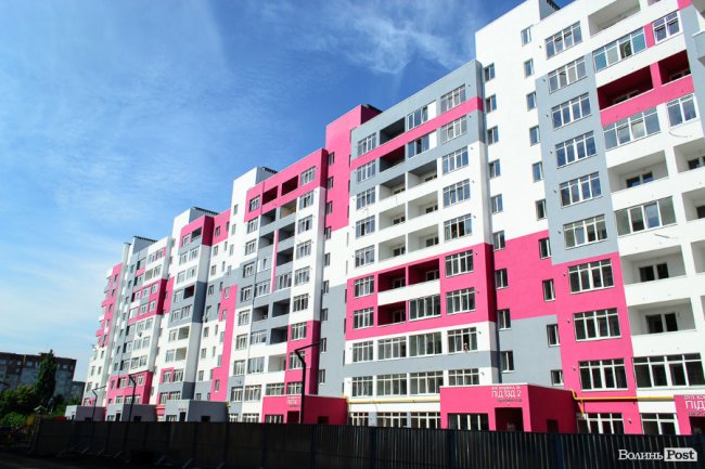 Як «росте» найяскравіший житловий комплекс Луцька: фотозвіт із будівництва «Caramel Residence»*