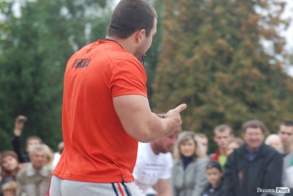 Як у Луцьку змагалися силачі. ФОТО