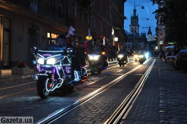 Байкерський «парад вогнів» у Львові. ФОТО. ВІДЕО 