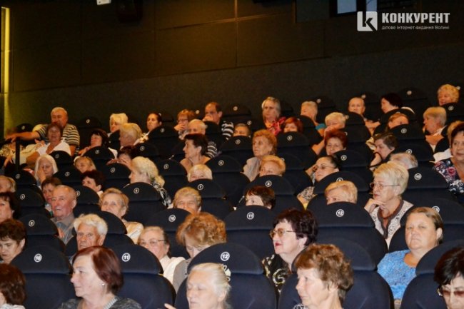 У Луцьку пенсіонерам показували фільм про Симона Петлюру. ФОТО