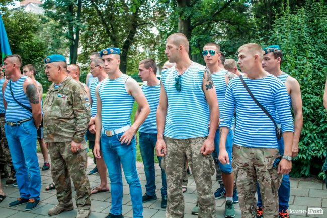 У Луцьку вшанували десантників. ФОТО