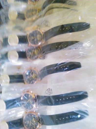 Через Волинську митницю намагалися перевезти імпортні годинники