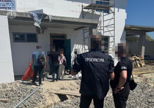 На Волині депутат міськради відряджав 17 підлеглих будувати приватний будинок