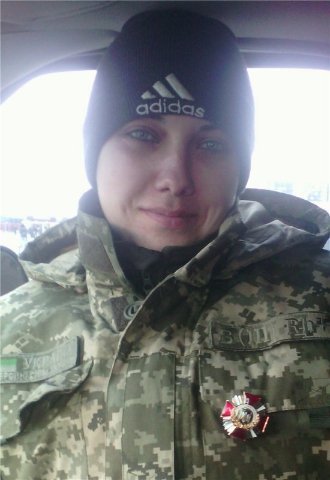 Дівчині-санінструктору з Волині бойовий побратим віддав власний орден «За мужність». ФОТО