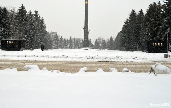 Луцьк знов у снігу. ФОТО