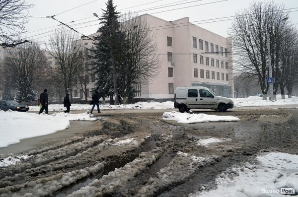 Луцьк знов у снігу. ФОТО