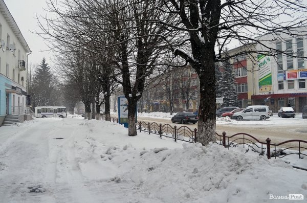 Луцьк знов у снігу. ФОТО