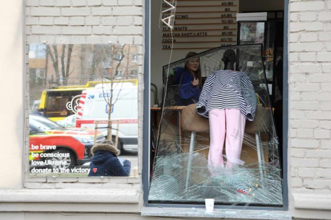 Після прильоту київська бариста продовжила готувати каву у зруйнованому кафе