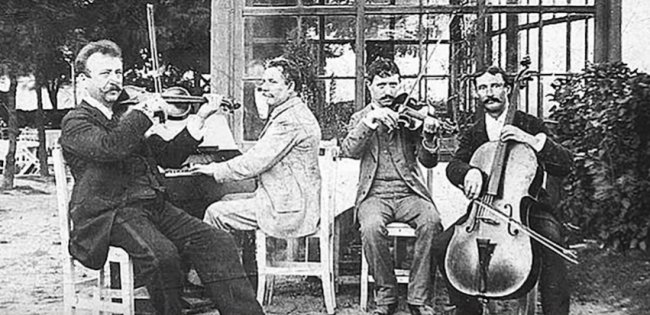 Розповіли, де ж саме пили каву і їли тістечка на Волині 100 років тому