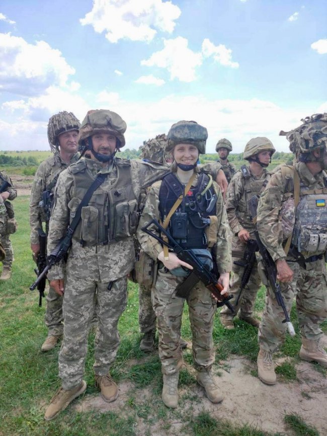 Молода лікарка з Луцька у перший день великої війни залишила комфортну роботу і поїхала на фронт