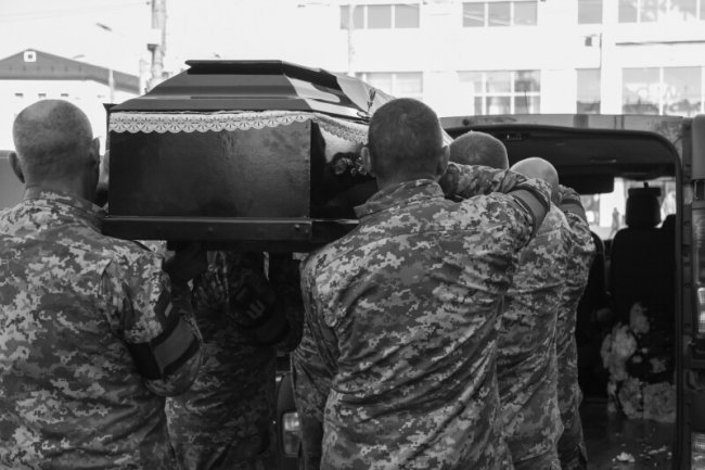 У Луцькій громаді провели в останню дорогу Героїв Валерія Семенюка та Анатолія Мерчука. ФОТО