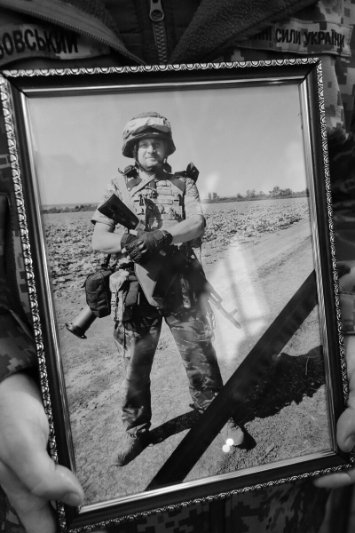 У Луцькій громаді провели в останню дорогу Героїв Валерія Семенюка та Анатолія Мерчука. ФОТО