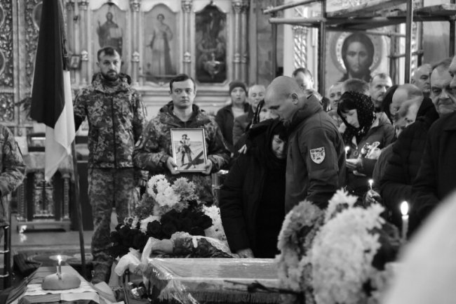 У Луцькій громаді провели в останню дорогу Героїв Валерія Семенюка та Анатолія Мерчука. ФОТО