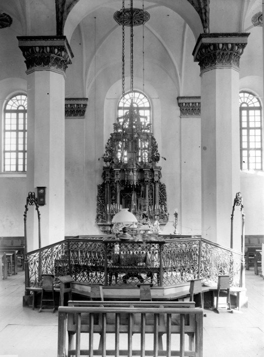 Інтер'єр острозької синагоги