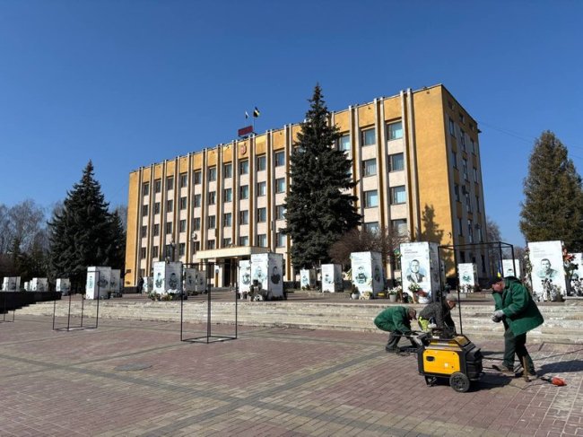 У місті на Волині розширили Алею Героїв: встановили ще 26 портретів полеглих воїнів