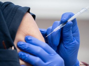 Мільйон українців прищепили першою дозою від COVID-19