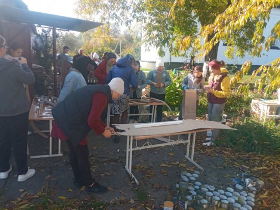 Про «знамениті плащі з Лукова», або Історія волонтерства однієї волинської громади