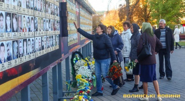 У Луцьку вшанували пам'ять про загиблих у війні на Сході України. ФОТО