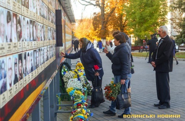 У Луцьку вшанували пам'ять про загиблих у війні на Сході України. ФОТО