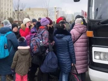 Майже 125 тисяч українців вивезли на безпечну територію, – Зеленський