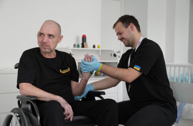 За міліметр від смерті: у Львові лікарі врятували воїна з Волині