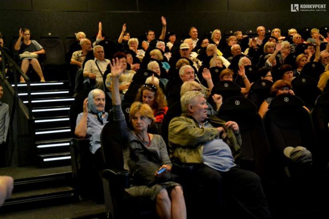 «Дивитися без хвилювання неможливо», – луцькі пенсіонери про фільм «Заборонений»