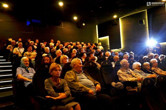 «Дивитися без хвилювання неможливо», – луцькі пенсіонери про фільм «Заборонений»