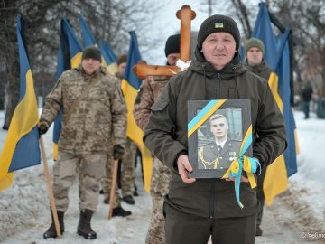 «Найважчий біль – коли батьки хоронять своїх дітей»: на Волині попрощалися із Героєм Максимом Багнюком