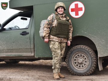 2-річний син медика 14 ОМБР щодня по телефону кличе маму з війни додому