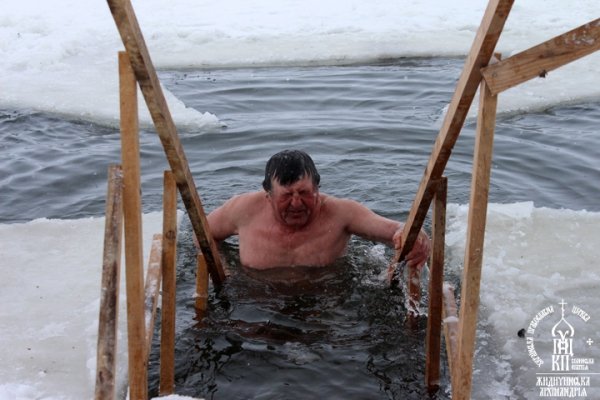 Як під Луцьком козаки і монахи купалися в крижаній воді. ФОТО
