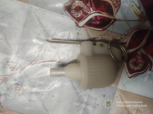 На Волині чоловік приніс з гаража гранату та погрожував її підірвати
